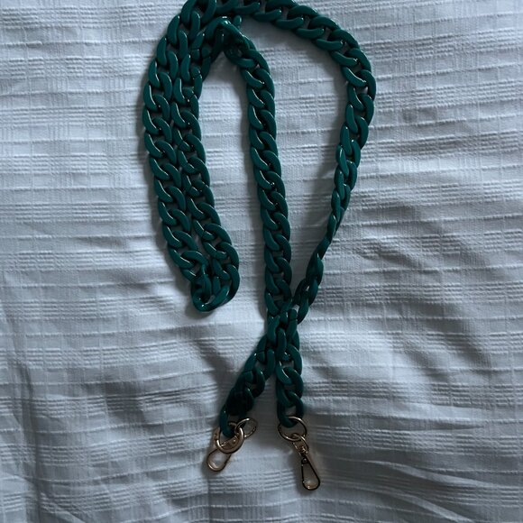 Detachable Cross Body Resin Link Chain - Picture 3 of 3